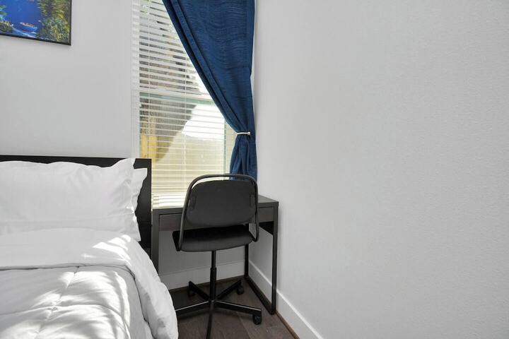 Room 8 of 34