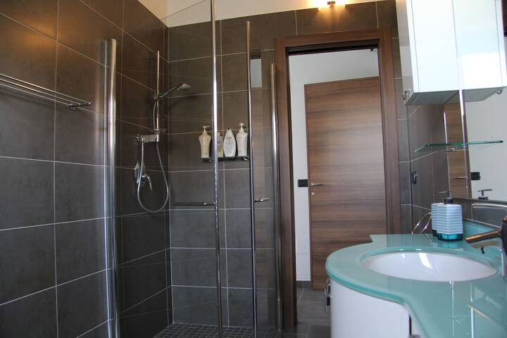 Room 46 of 172