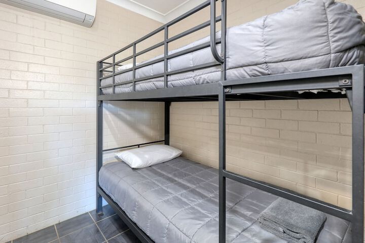 Room 7 of 32