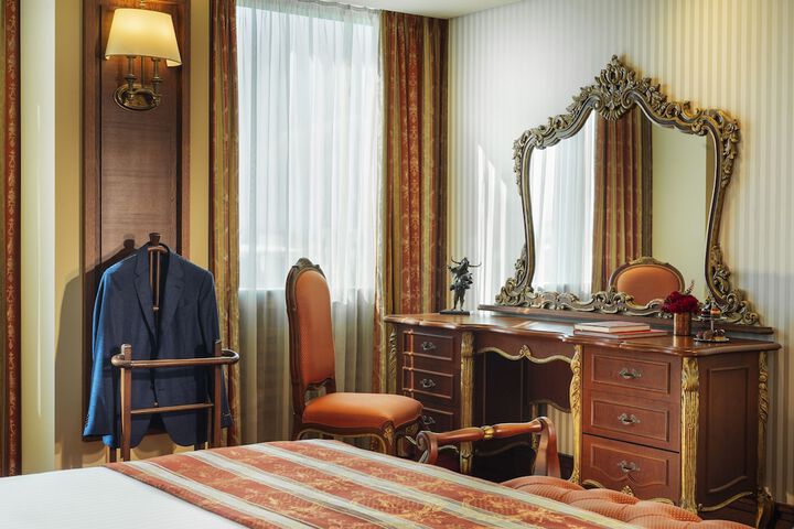Room 6 of 71