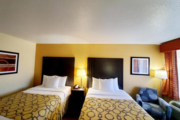 2 Double Beds (7 of 8)
