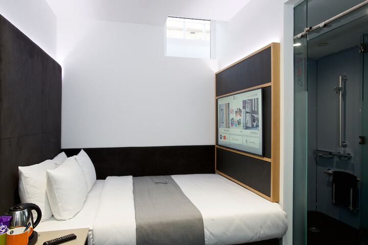 Room 10 of 43