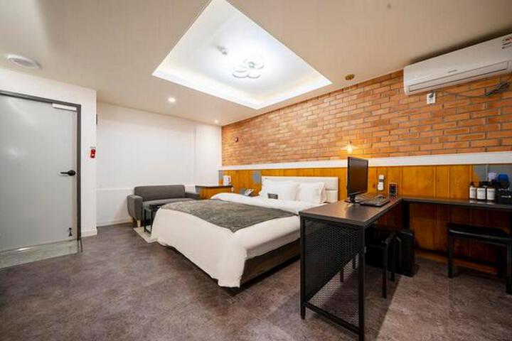 Cheongdo Hotel X