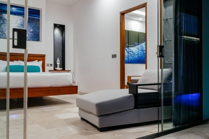Room 4 of 34