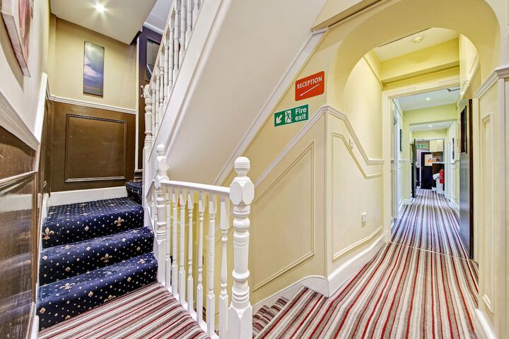 Entrance & Lobby