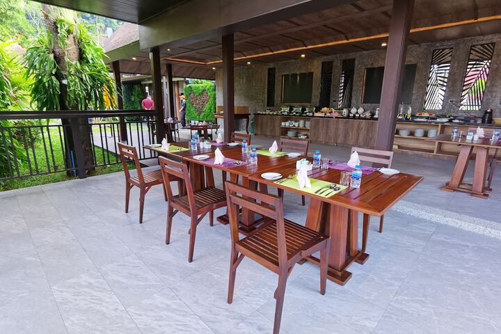 Dining Photos