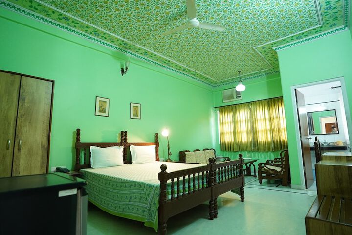 Room 14 of 76