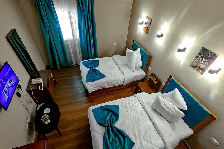 Room 6 of 42