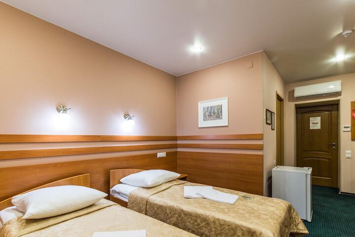 Room 4 of 164