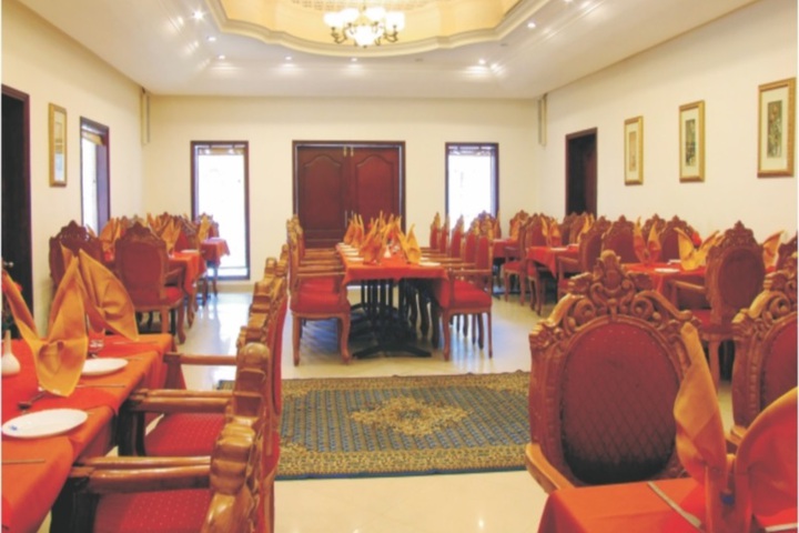 Room 4 of 8