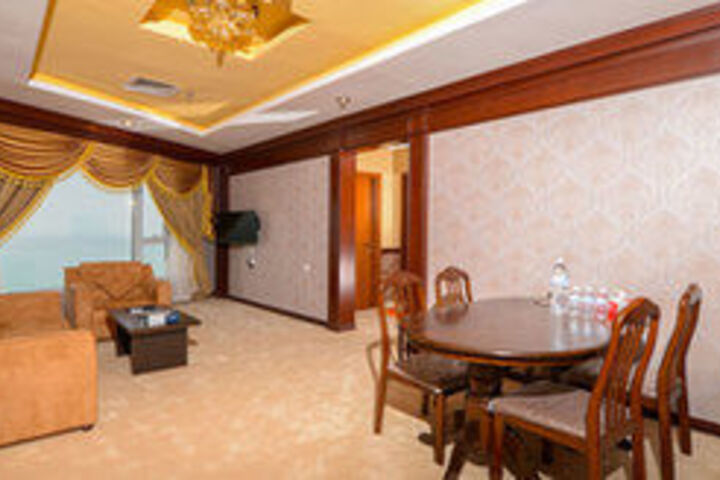Room 33 of 38