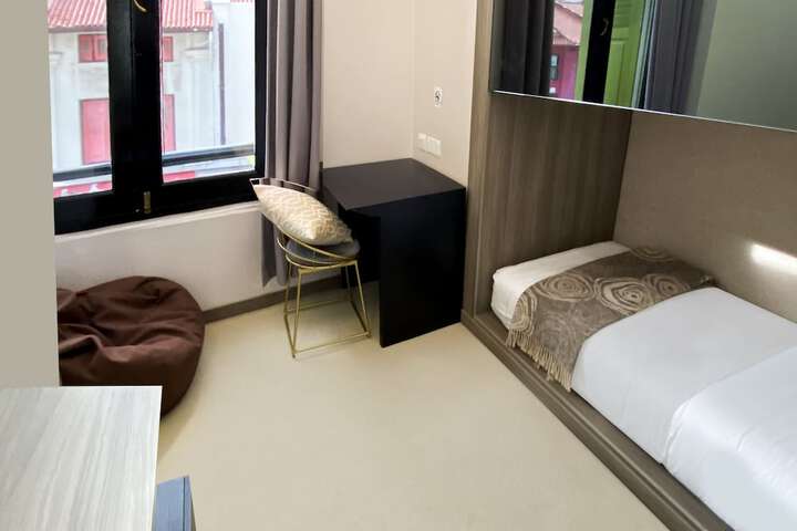 Room 43 of 180