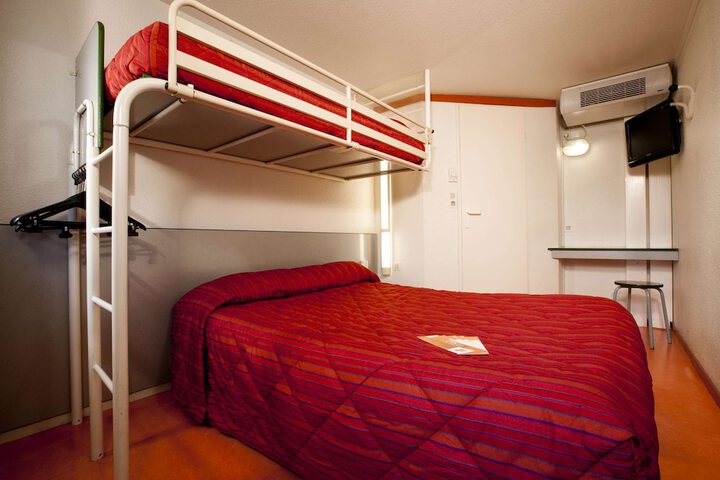 Room 8 of 26