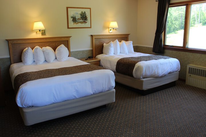 Slope Queen Bed with View (45 of 100)