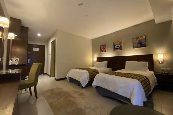 Room 5 of 27