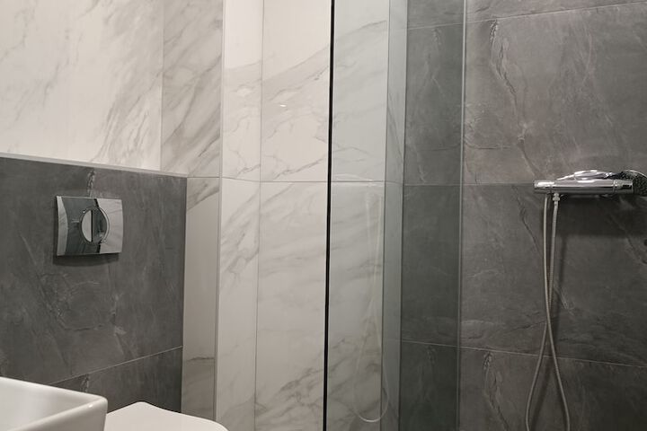 Room 18 of 25