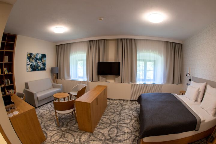Room 10 of 43