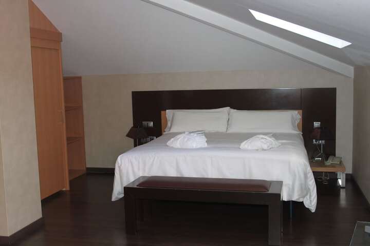 Room 28 of 81