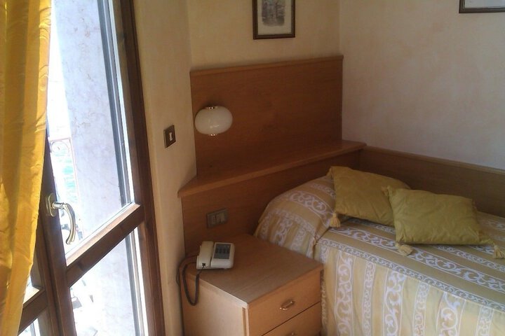 Room 44 of 90