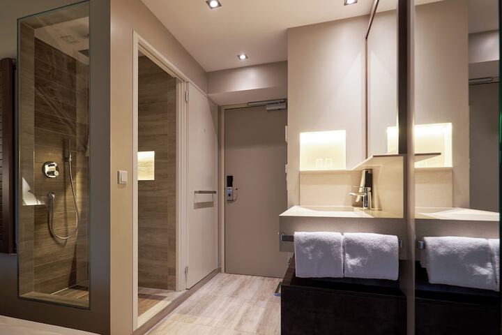 Room 48 of 75