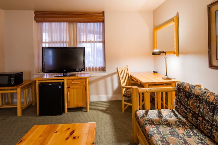 Room 17 of 28