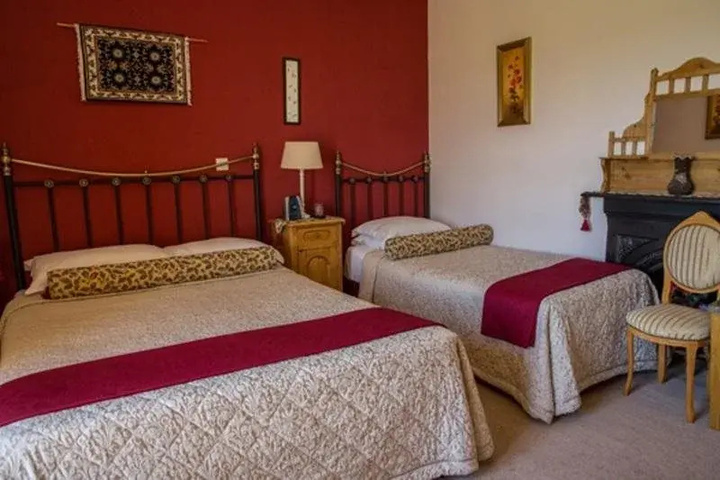 Room 2 of 11