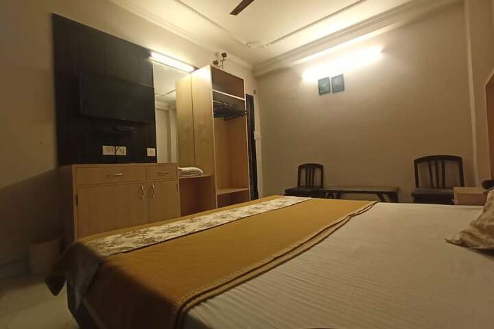 Room 11 of 21