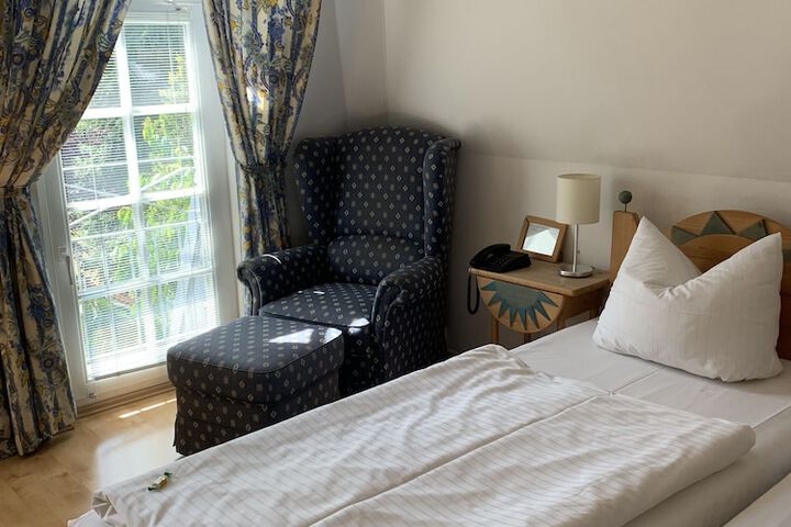 Room 10 of 42