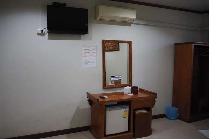 Room 5 of 13