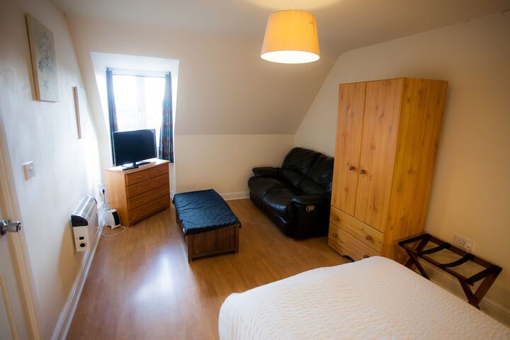 Room 8 of 102