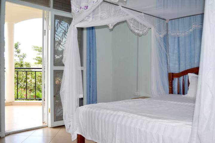 Room 15 of 37