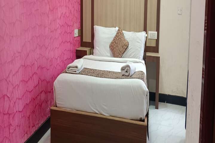 Room 12 of 35