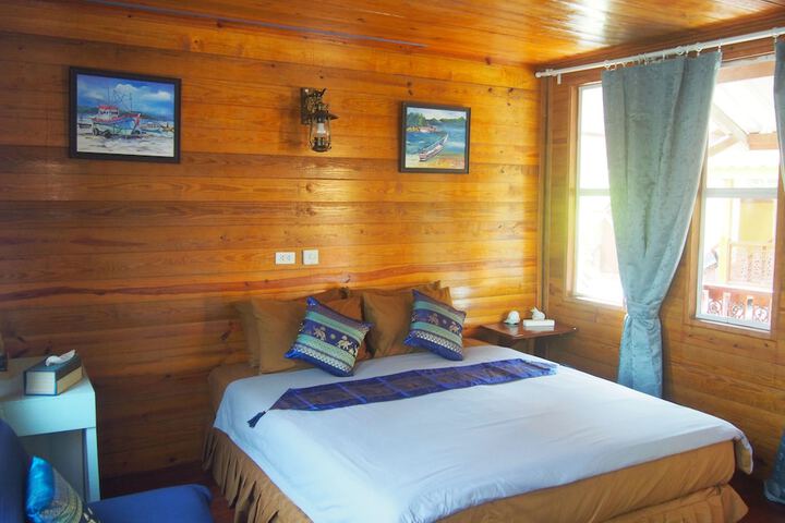 Room 34 of 106