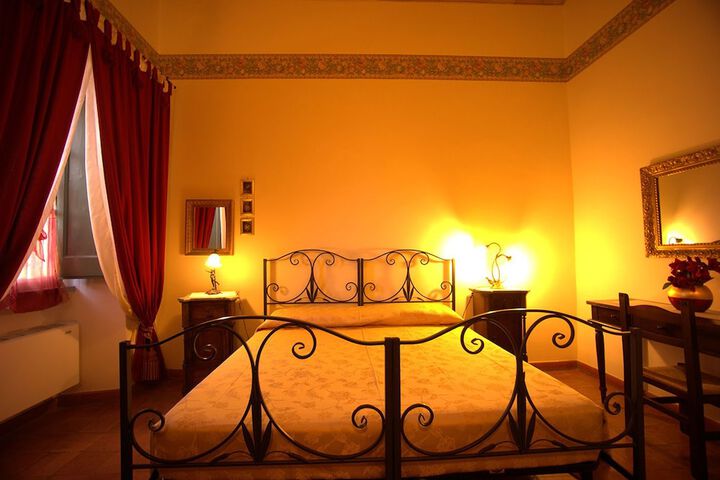 Room 10 of 28