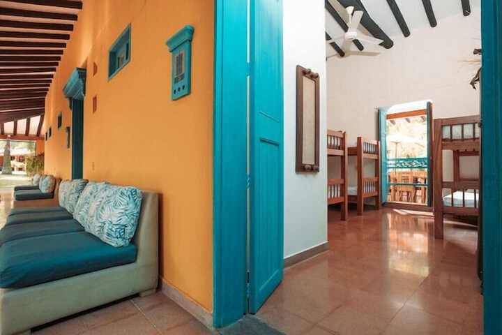 Room 8 of 33