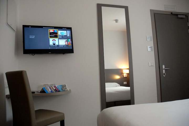 Room 11 of 42