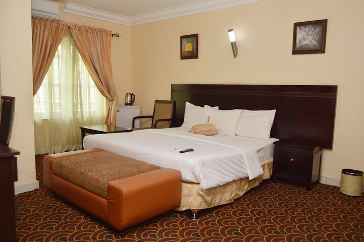 Room 2 of 6