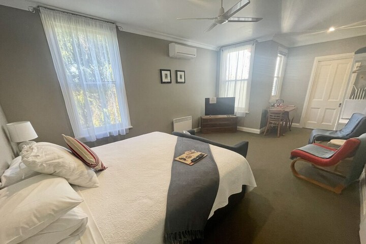 Room 40 of 151