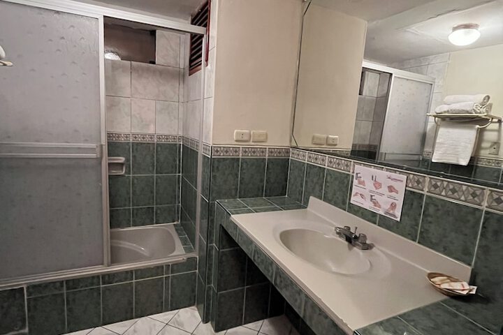 Room 46 of 69