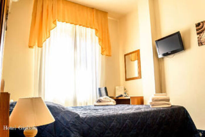Room 8 of 18