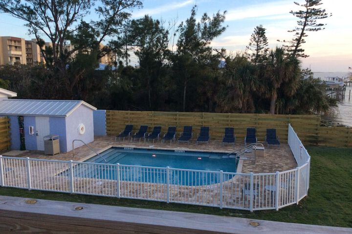 Pool 40 of 58