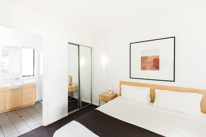 Room 16 of 38