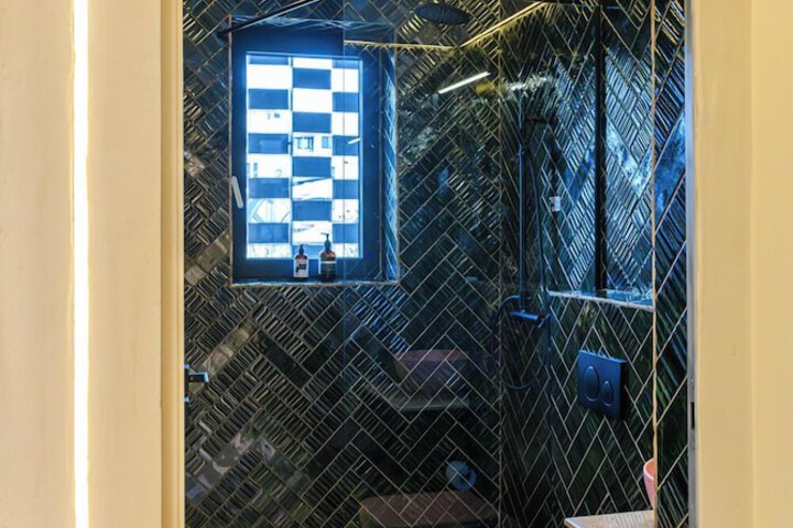 Room 14 of 21
