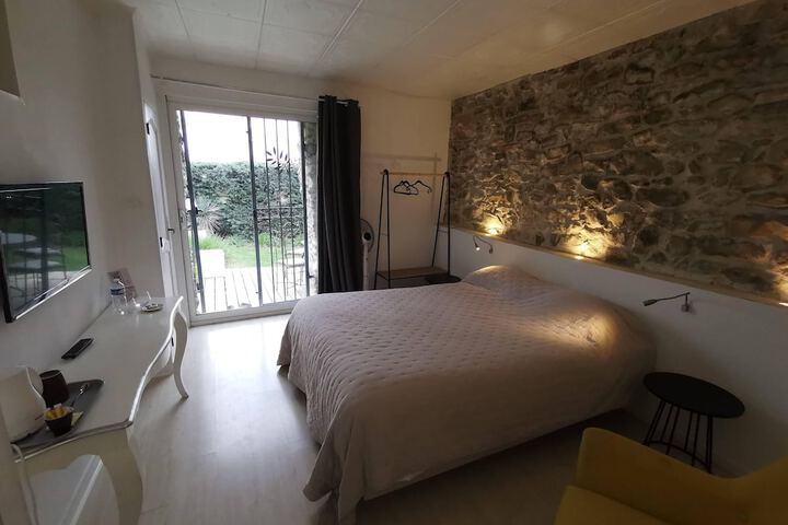 Room 4 of 49