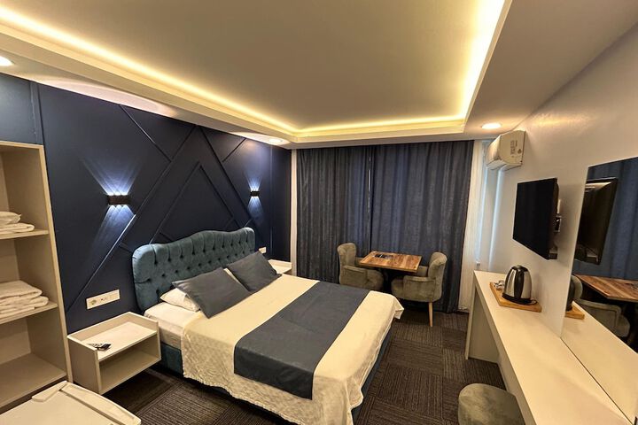 Room 10 of 32