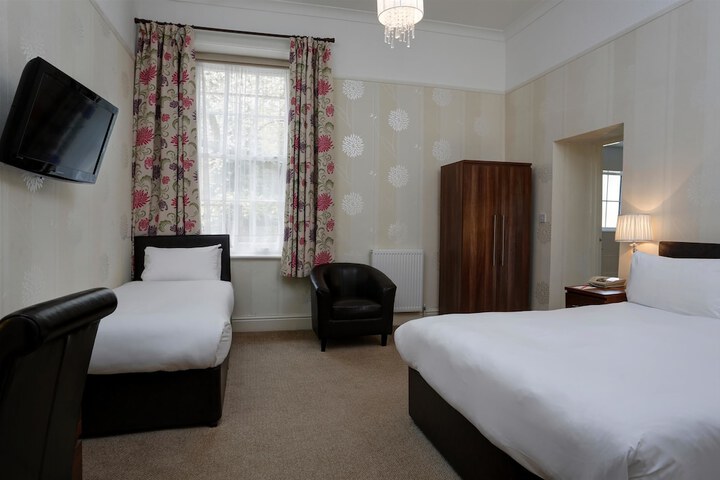 Room 9 of 121
