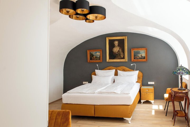 Room 1 of 6