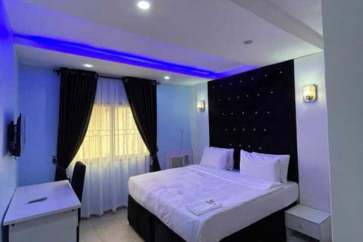 Room 7 of 27