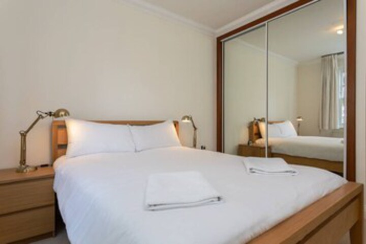 Room 16 of 19