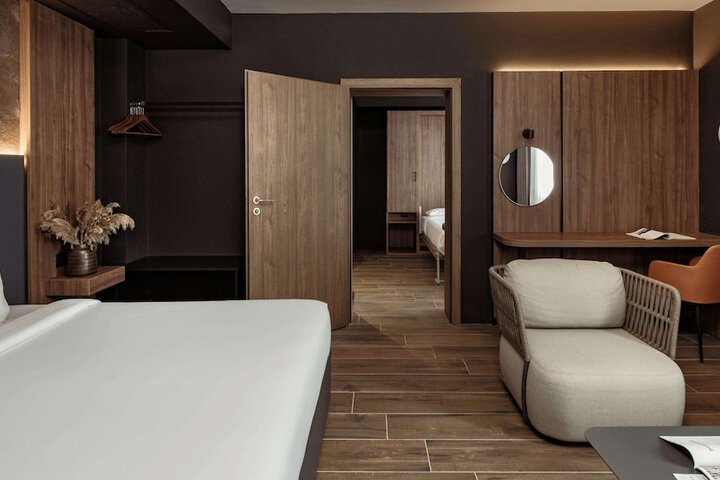 Room 45 of 177